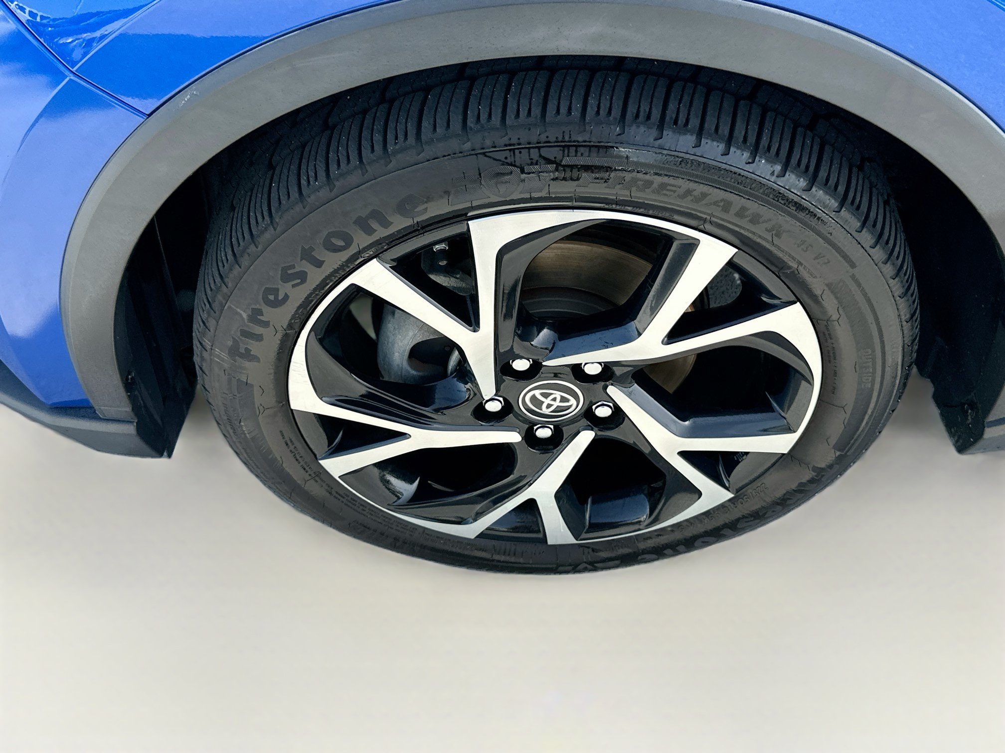 Used 2020 Toyota C-HR XLE FWD image 30