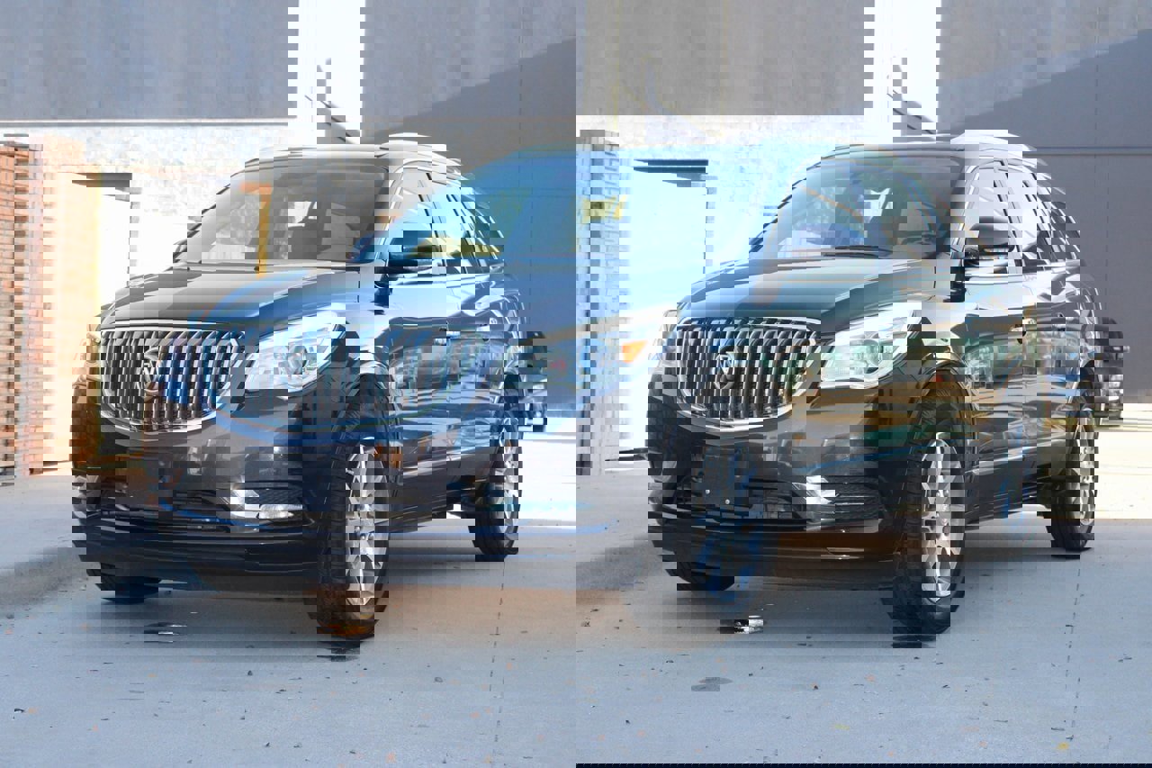 Used 2015 Buick Enclave Leather image 2