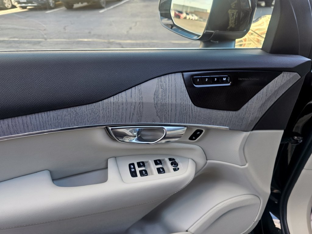 Certified 2025 Volvo XC90 T8 Plus w/ Protection Package Premier AWD/4WD image 16