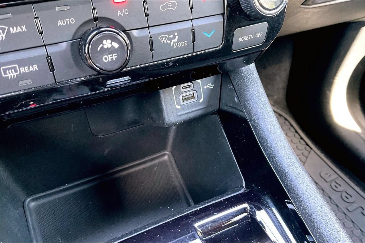 Used 2024 Jeep Compass Trailhawk AWD/4WD image 15