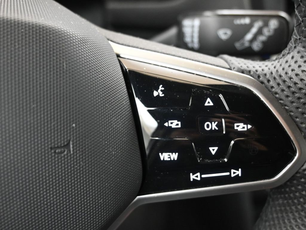 Used 2024 Volkswagen Tiguan SE R-Line image 27