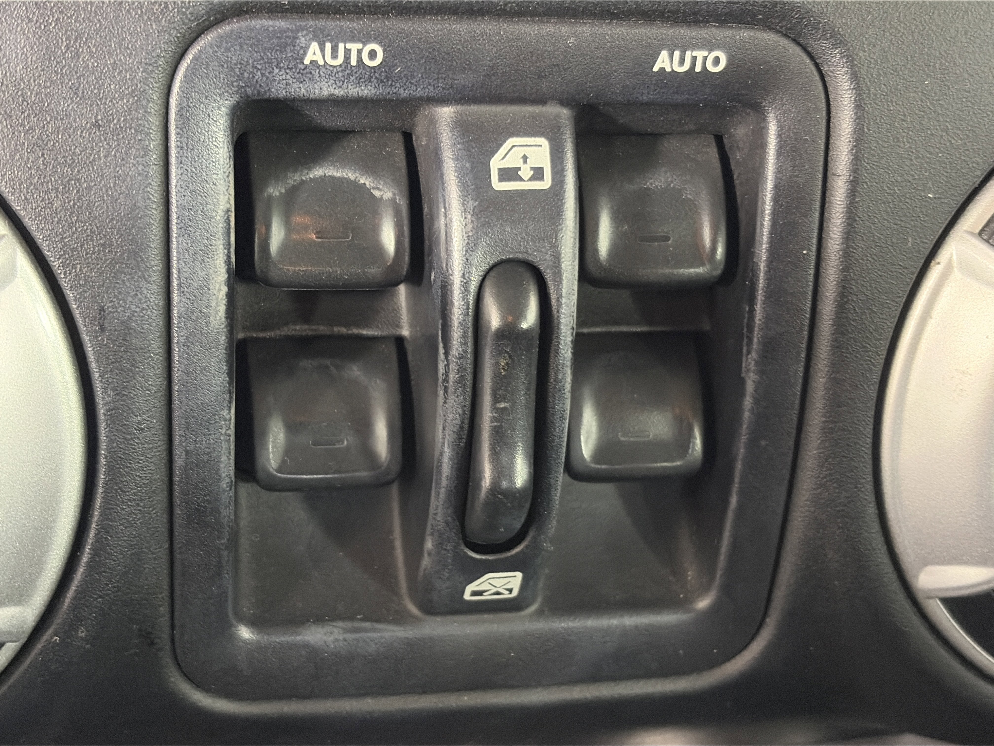Used 2015 Jeep Wrangler Unlimited Sahara w/ Connectivity Group AWD/4WD image 18