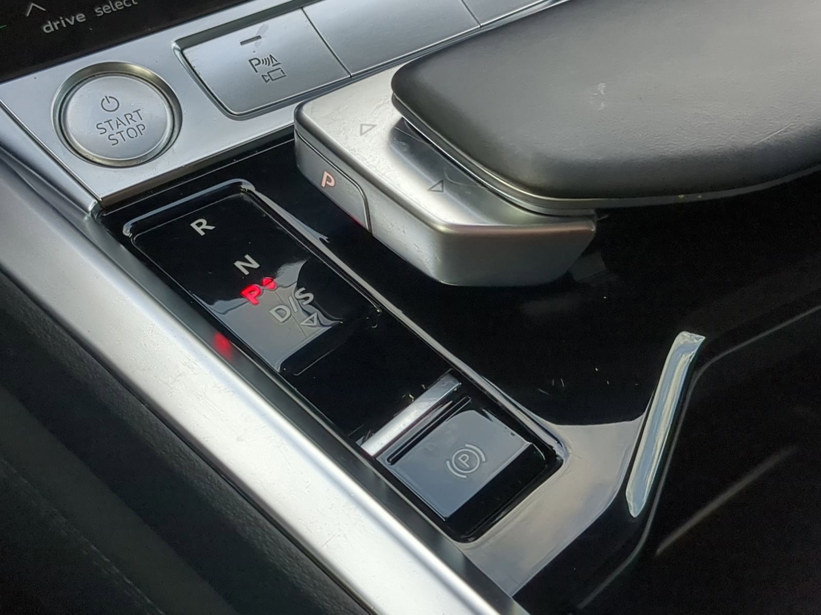 Used 2019 Audi e-tron Premium Plus image 35