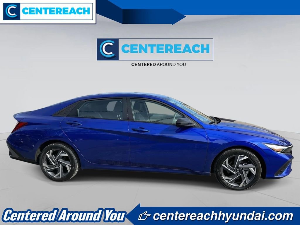 Used 2025 Hyundai Elantra Sport FWD image 3