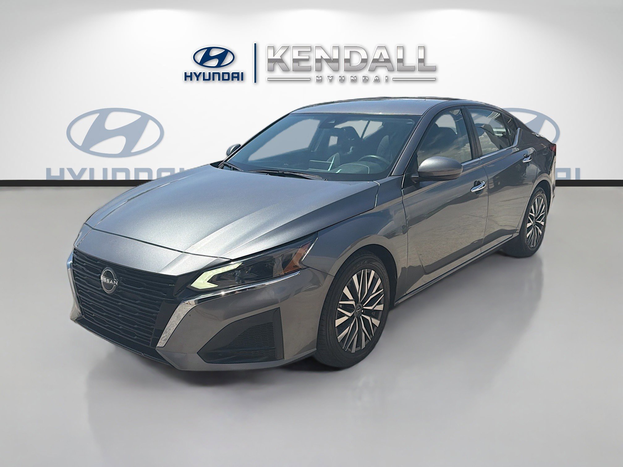 Used 2023 Nissan Altima 2.5 SV FWD image 3