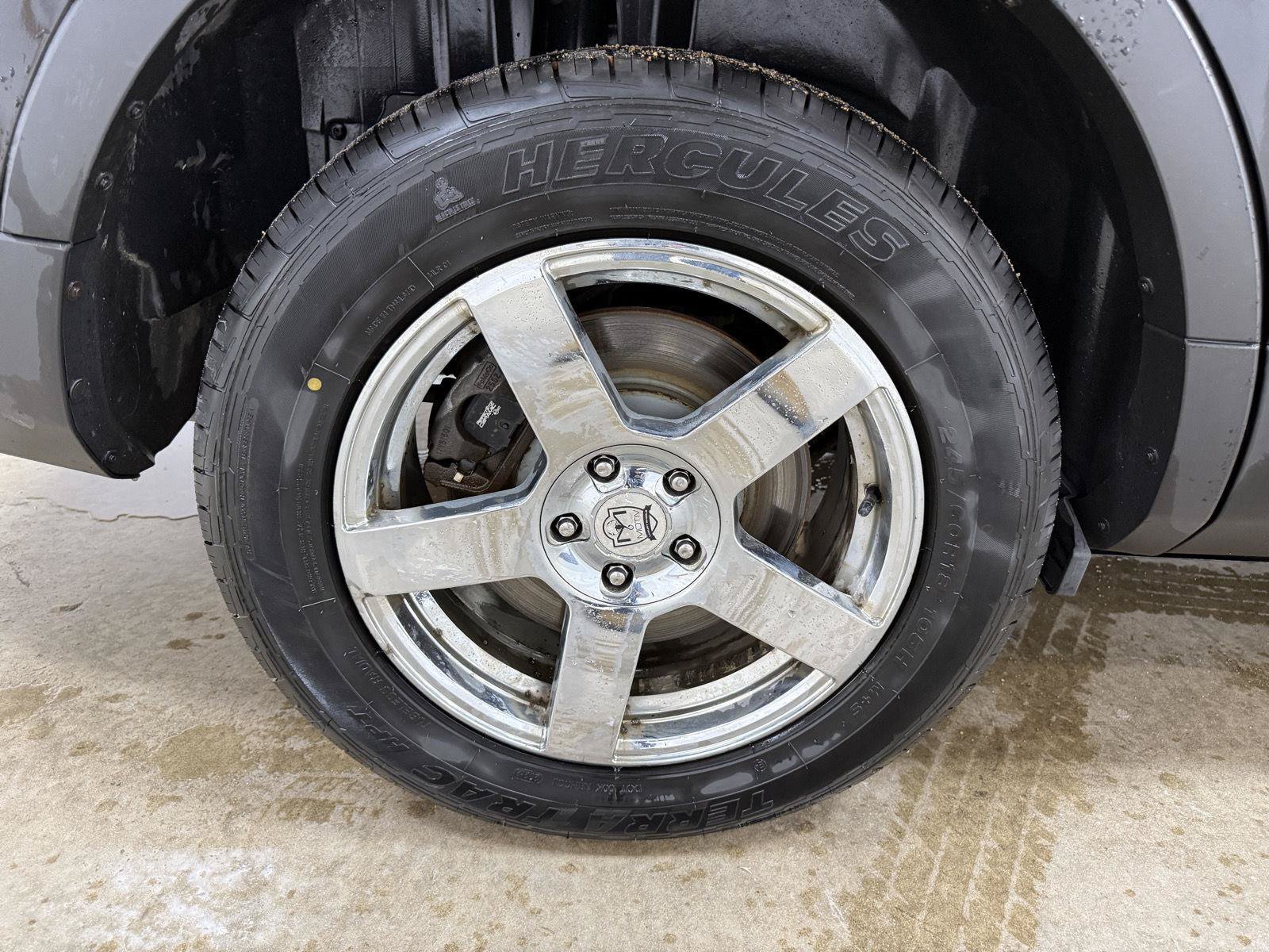 Used 2016 Ford Explorer XLT w/ Equipment Group 202A AWD/4WD image 42