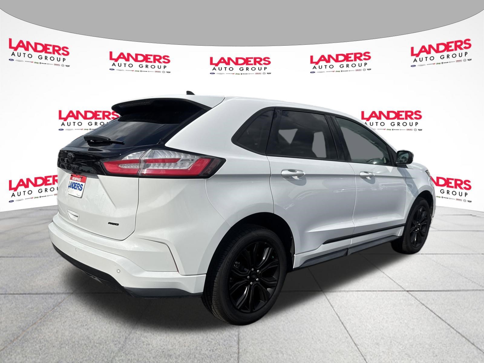 Used 2023 Ford Edge SE w/ Black Appearance Package AWD/4WD image 3
