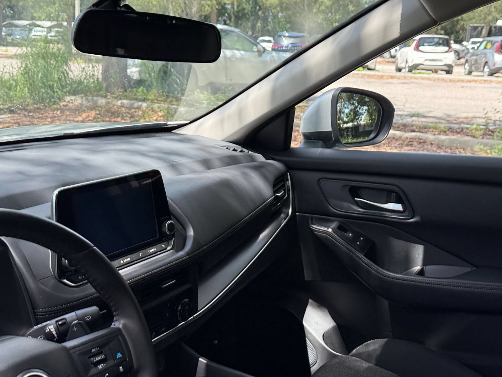 Used 2025 Nissan Rogue SV FWD image 34