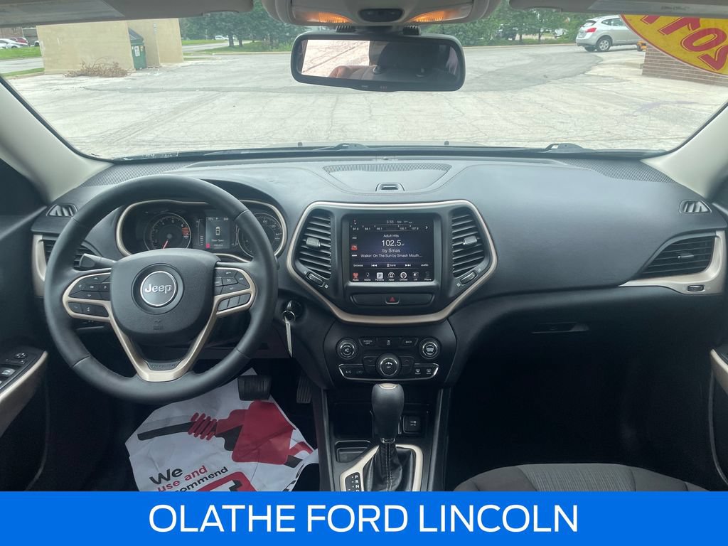 Used 2017 Jeep Cherokee Latitude FWD image 23