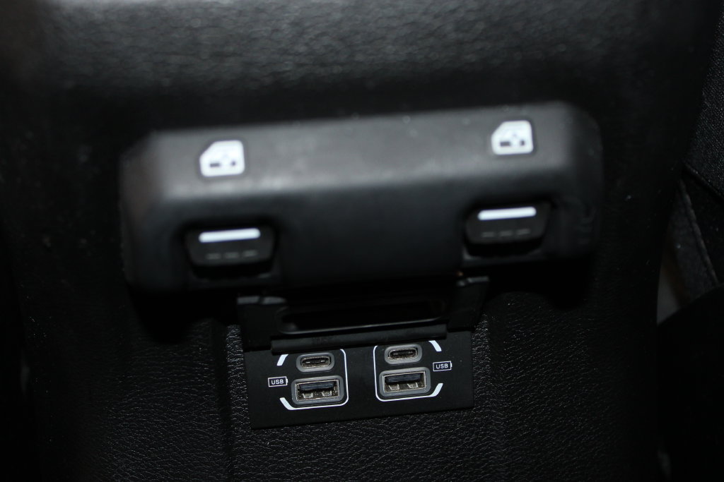 Used 2024 Jeep Wrangler Unlimited Sahara AWD/4WD image 58