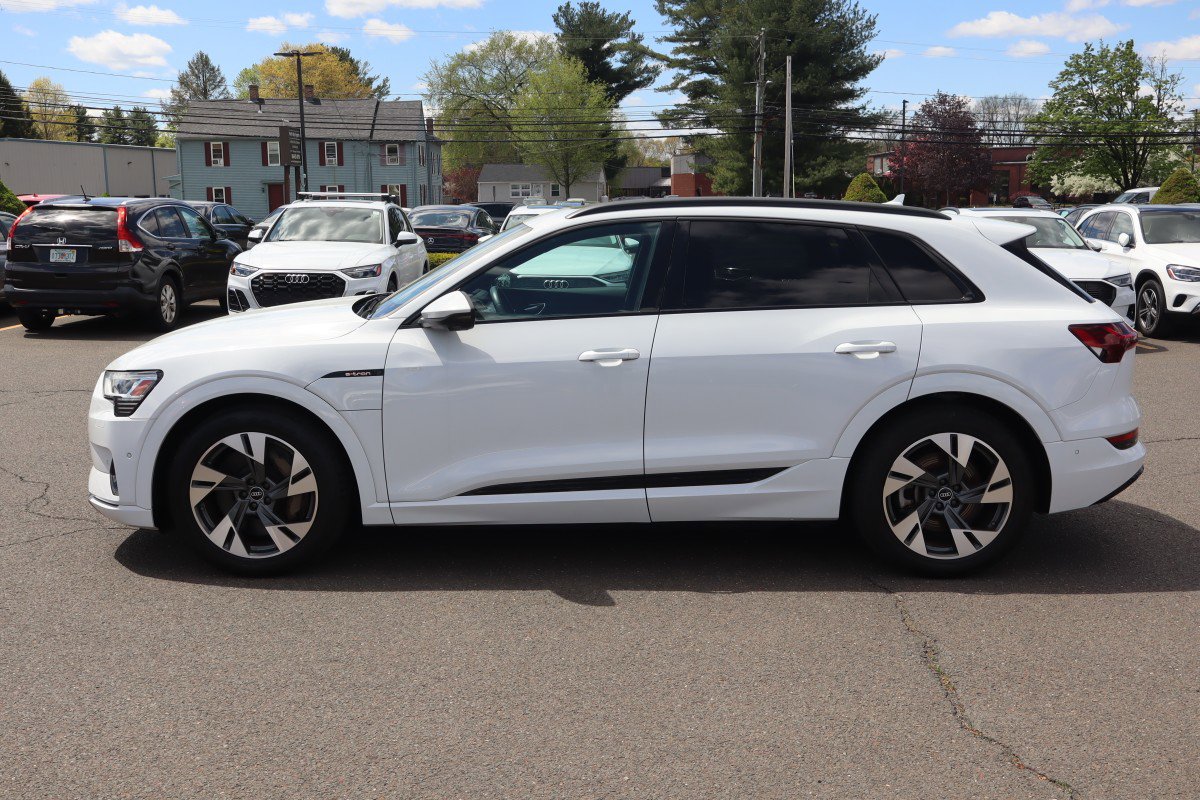 Used 2022 Audi e-tron Premium w/ Convenience Plus Package AWD/4WD image 8