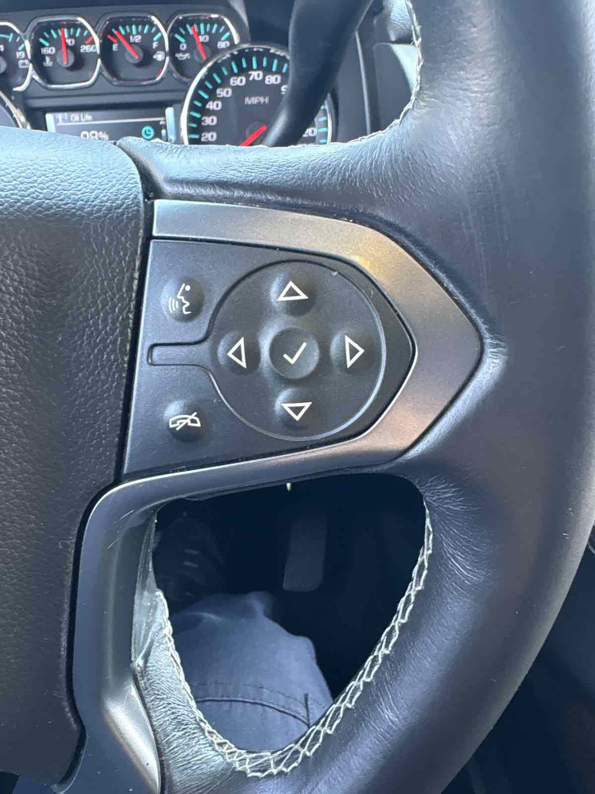 Used 2017 Chevrolet Suburban LT image 26