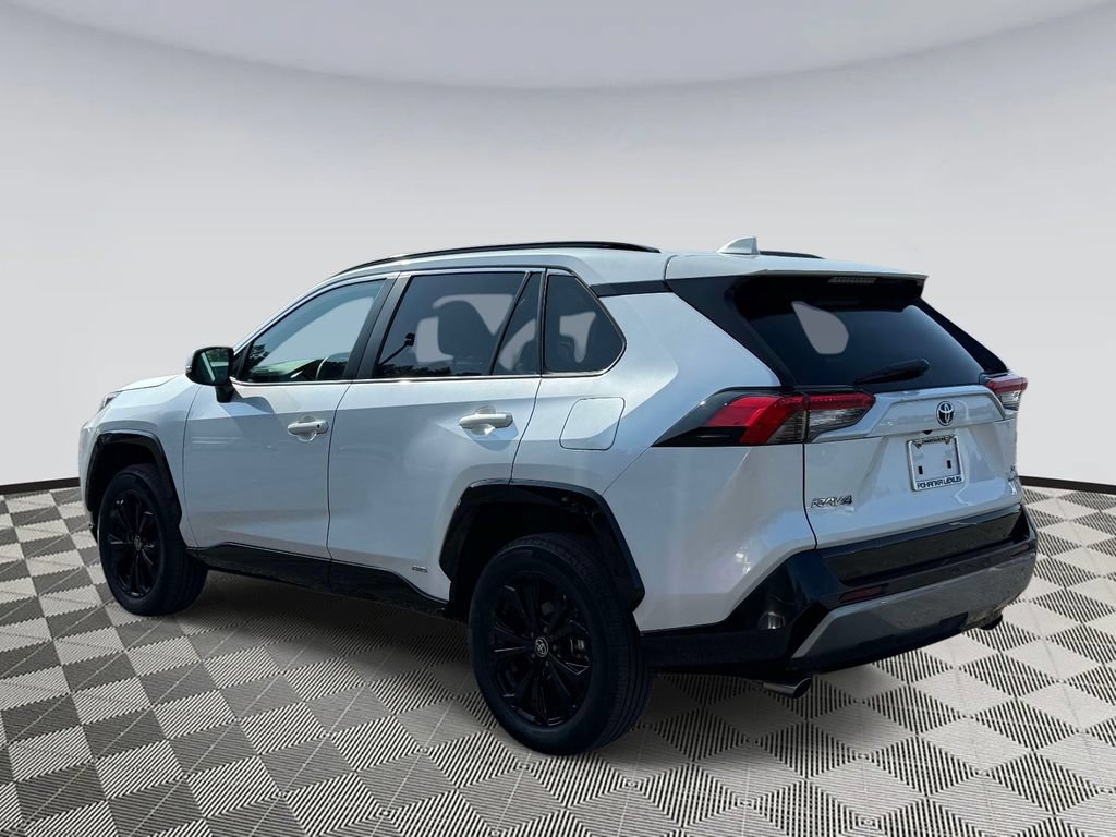 Used 2024 Toyota RAV4 SE w/ Convenience Package AWD/4WD image 4