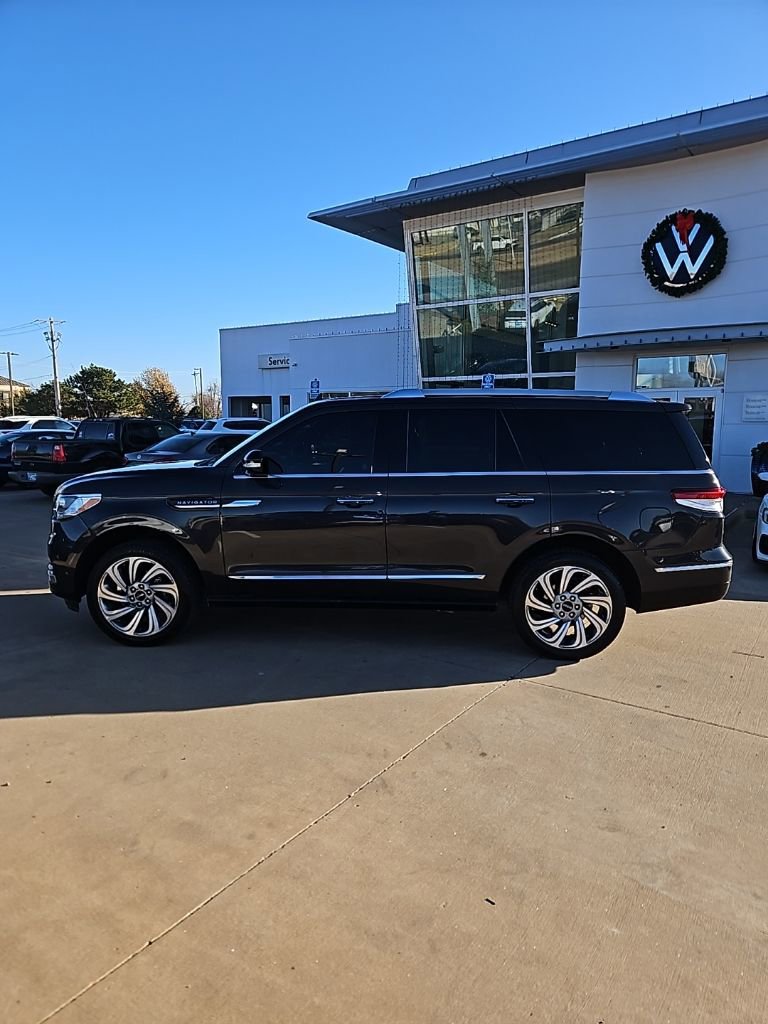 Used 2023 Lincoln Navigator Reserve AWD/4WD image 8