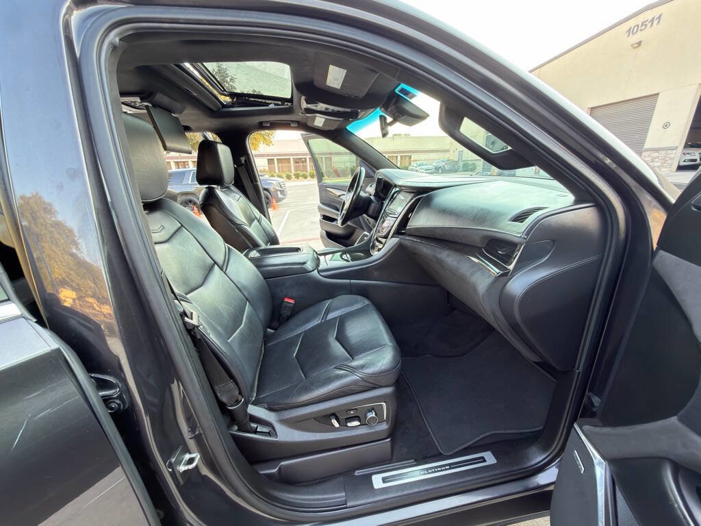 Used 2016 Cadillac Escalade ESV Platinum AWD/4WD image 32
