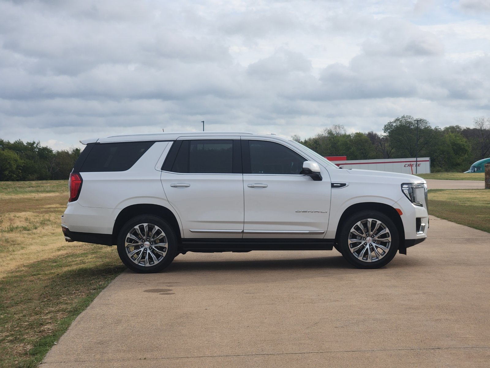 Used 2022 GMC Yukon Denali RWD image 7
