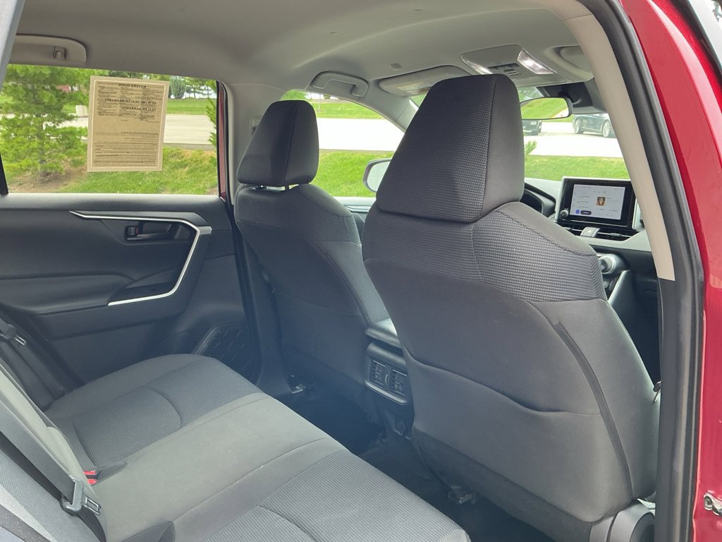 Used 2025 Toyota RAV4 LE AWD/4WD image 32
