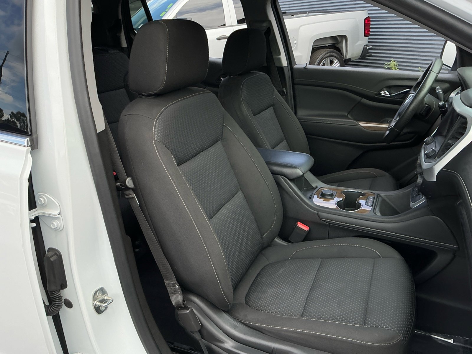 Used 2022 GMC Acadia SLE image 21