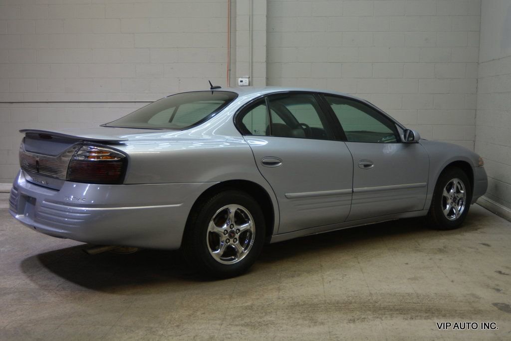 Used 2005 Pontiac Bonneville SE image 30