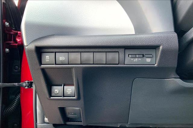Certified 2026 Toyota Sienna XLE FWD image 33