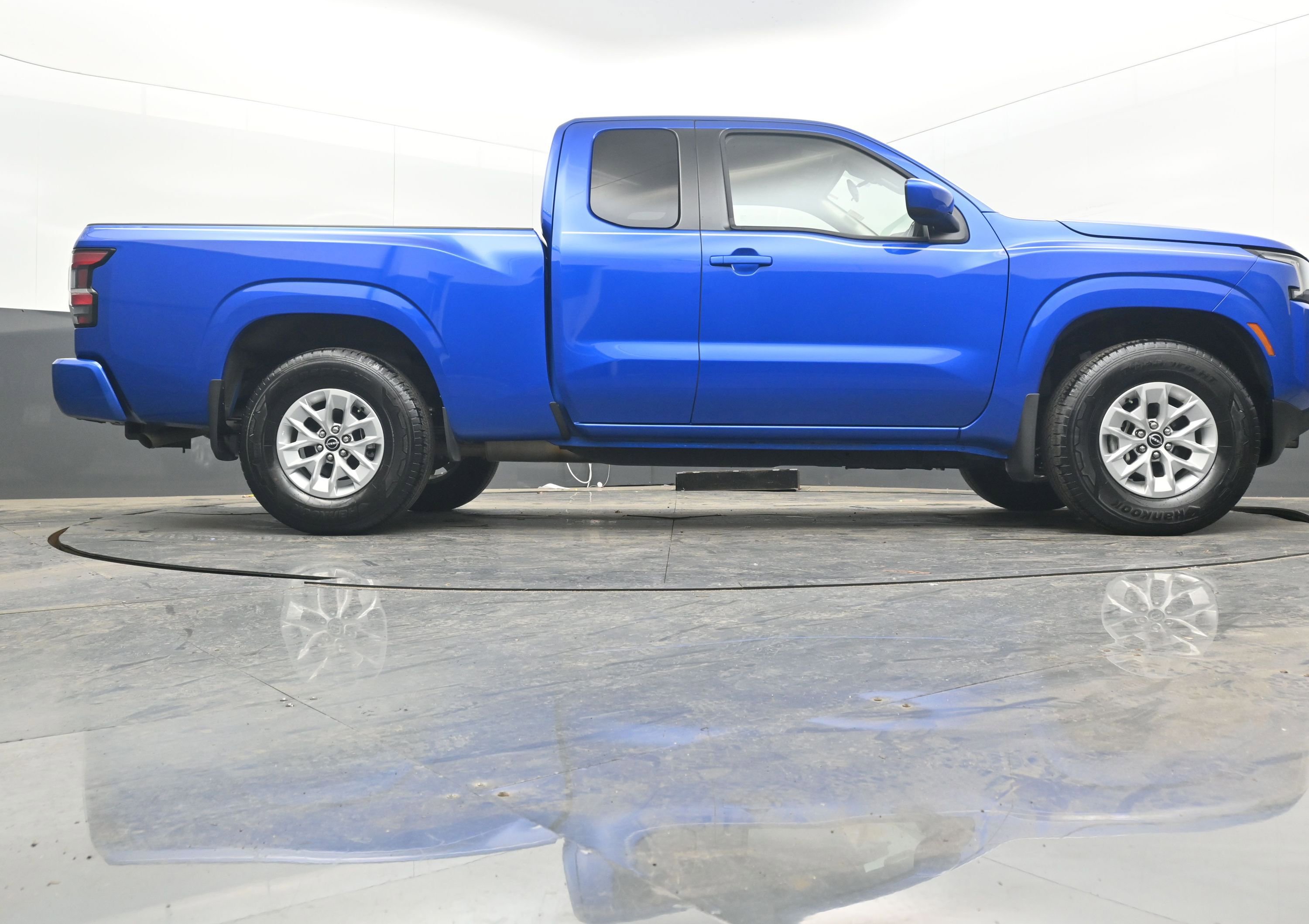 Certified 2024 Nissan Frontier SV image 30