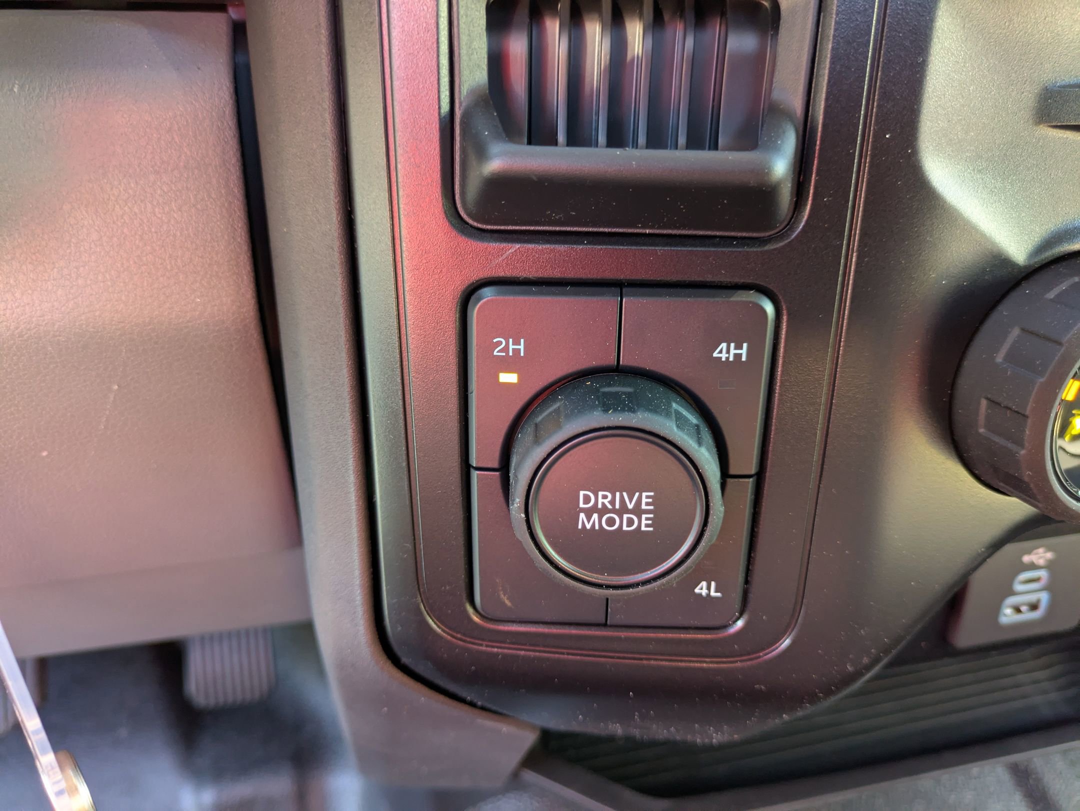 Certified 2025 Ford F250 XLT w/ F-250 >10K GVWR Package image 25