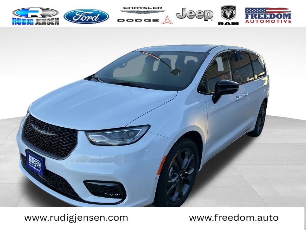 New 2026 Chrysler Pacifica Select image 1