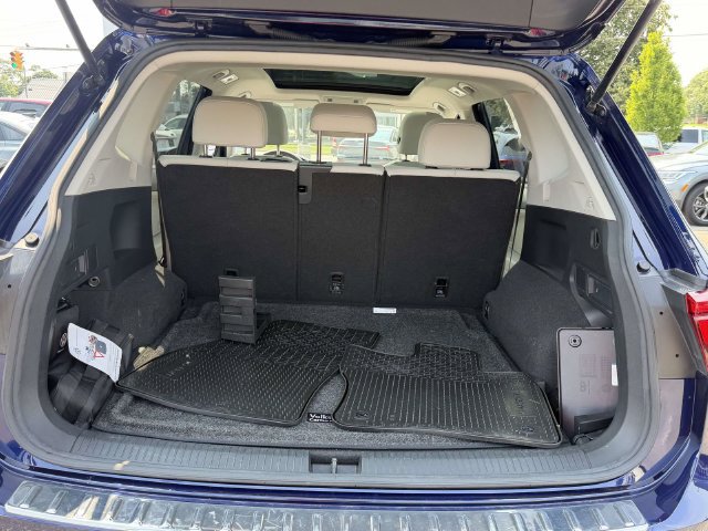 Used 2023 Volkswagen Tiguan SE w/ Panoramic Sunroof Package AWD/4WD image 7