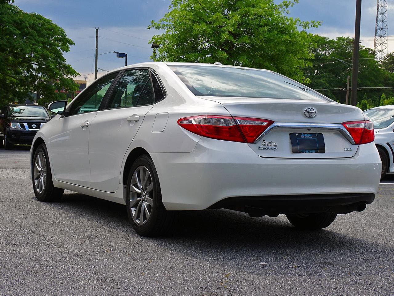 Used 2015 Toyota Camry XLE w/ Moonroof Package FWD image 10