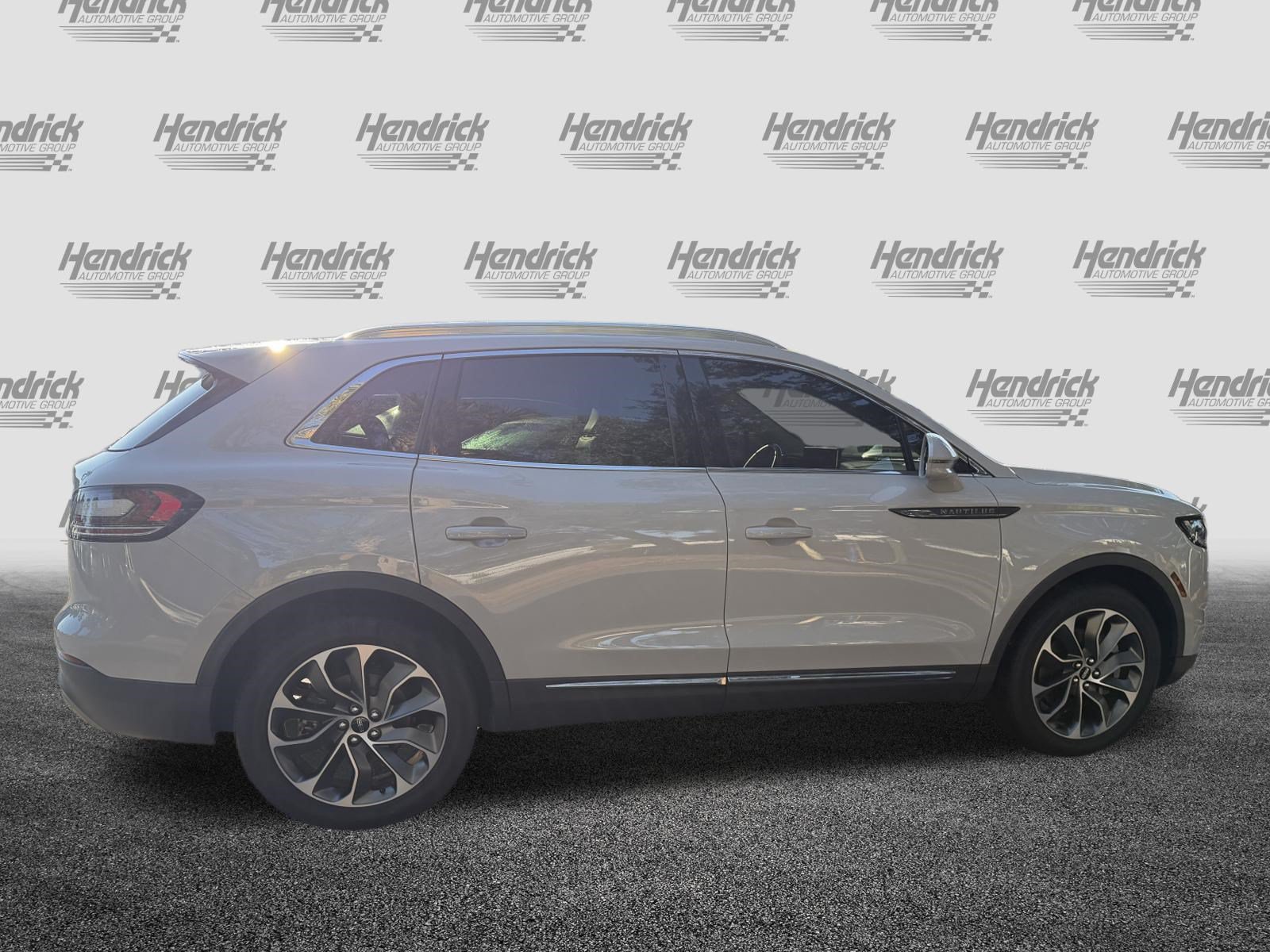 Used 2023 Lincoln Nautilus Reserve FWD image 10