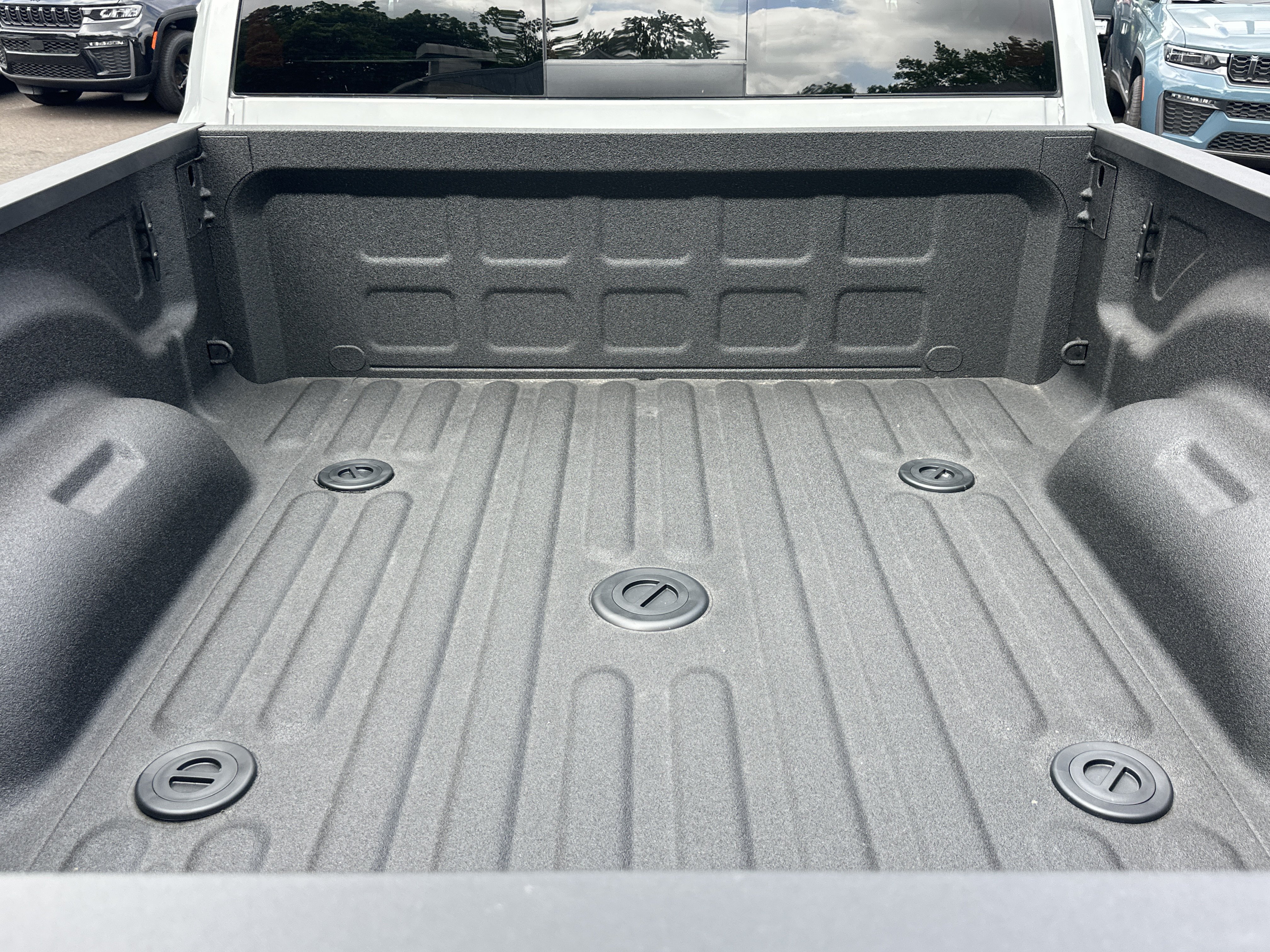 New 2026 RAM 2500 Laramie AWD/4WD image 18