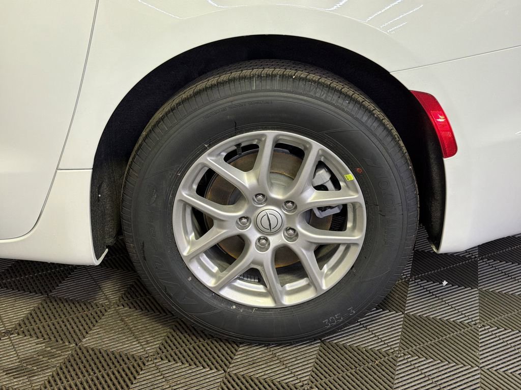 New 2026 Chrysler Pacifica Select image 5