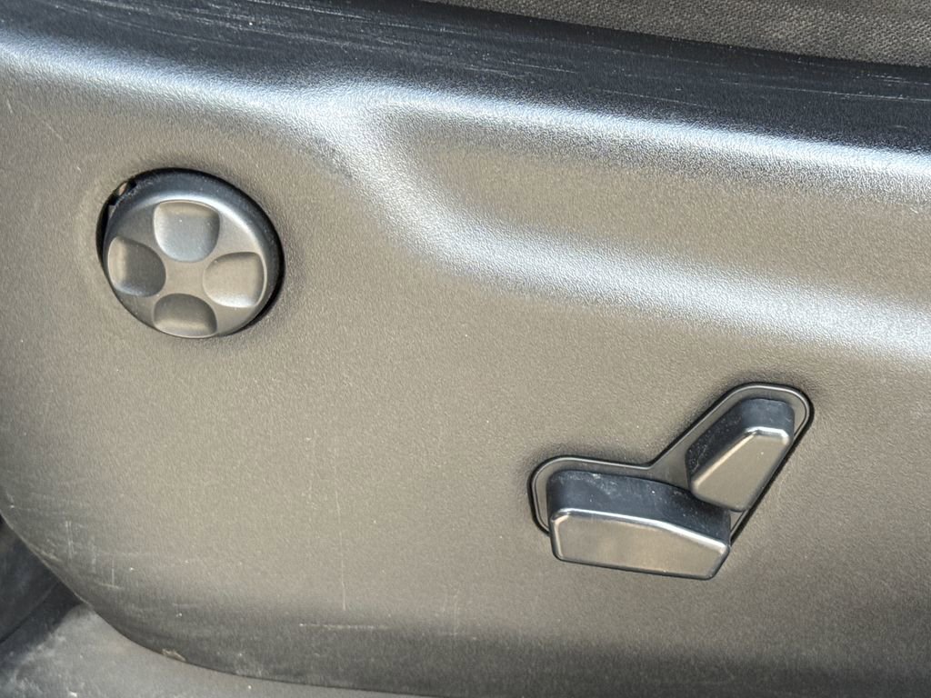 Used 2014 Jeep Grand Cherokee Limited w/ Luxury Group II image 24