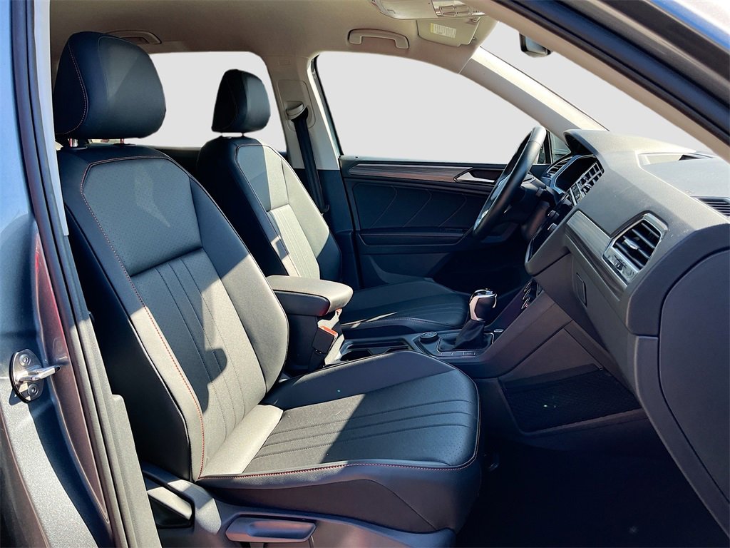 Used 2024 Volkswagen Tiguan Wolfsburg Edition image 27
