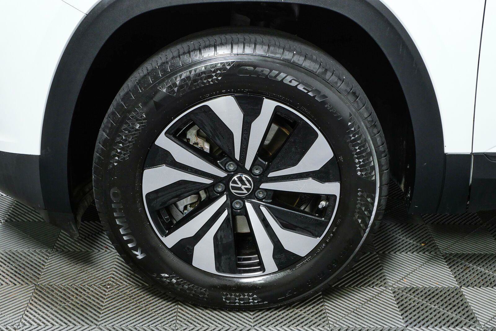 Used 2024 Volkswagen Atlas SE FWD image 37