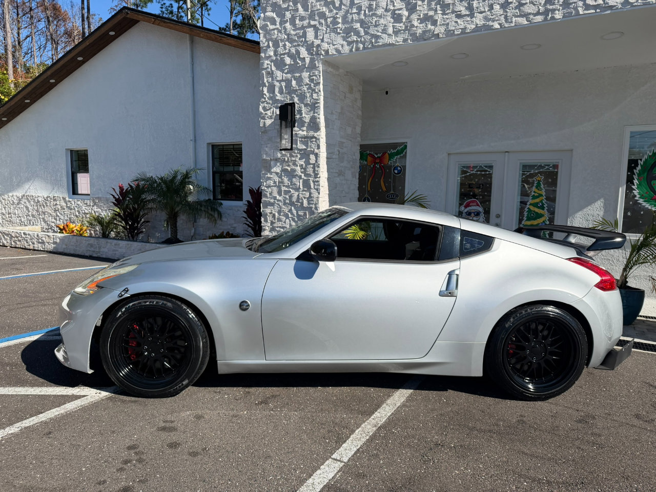 Used 2015 Nissan 370Z 2dr Cpe Manual Sport image 2