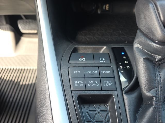 Used 2023 Toyota RAV4 LE image 19
