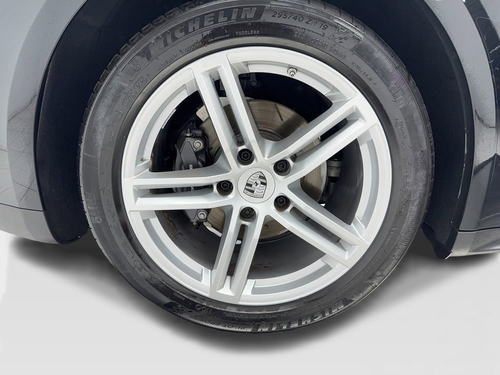Used 2025 Porsche Panamera w/ Premium Package image 47