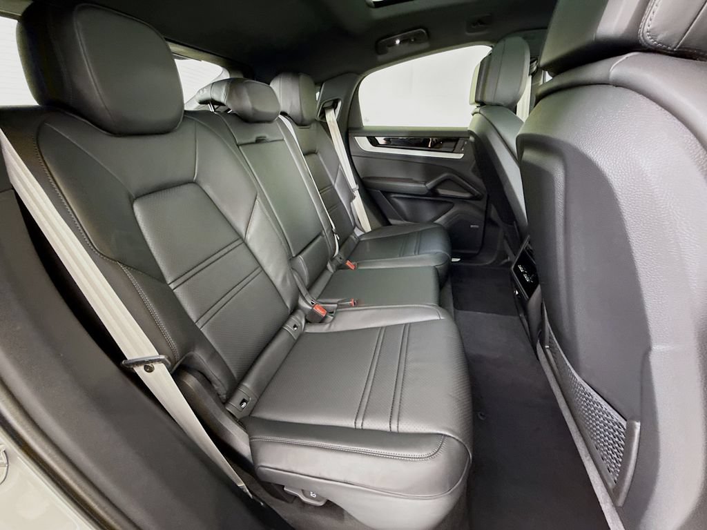 New 2026 Porsche Cayenne Coupe AWD/4WD image 31