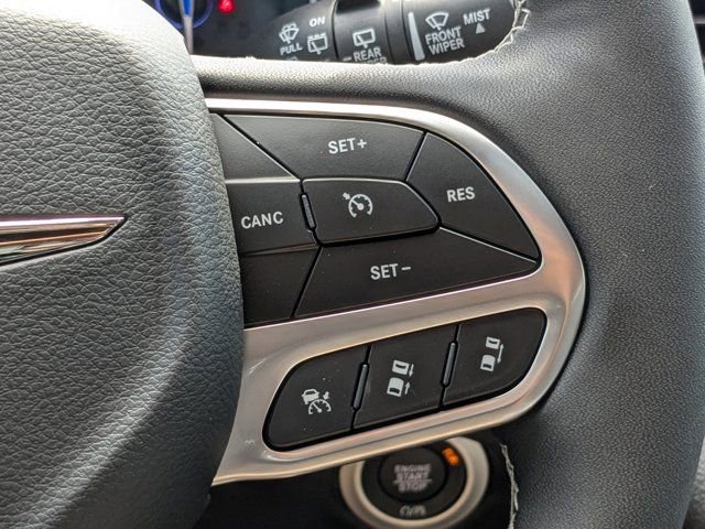New 2026 Chrysler Pacifica Select FWD image 25