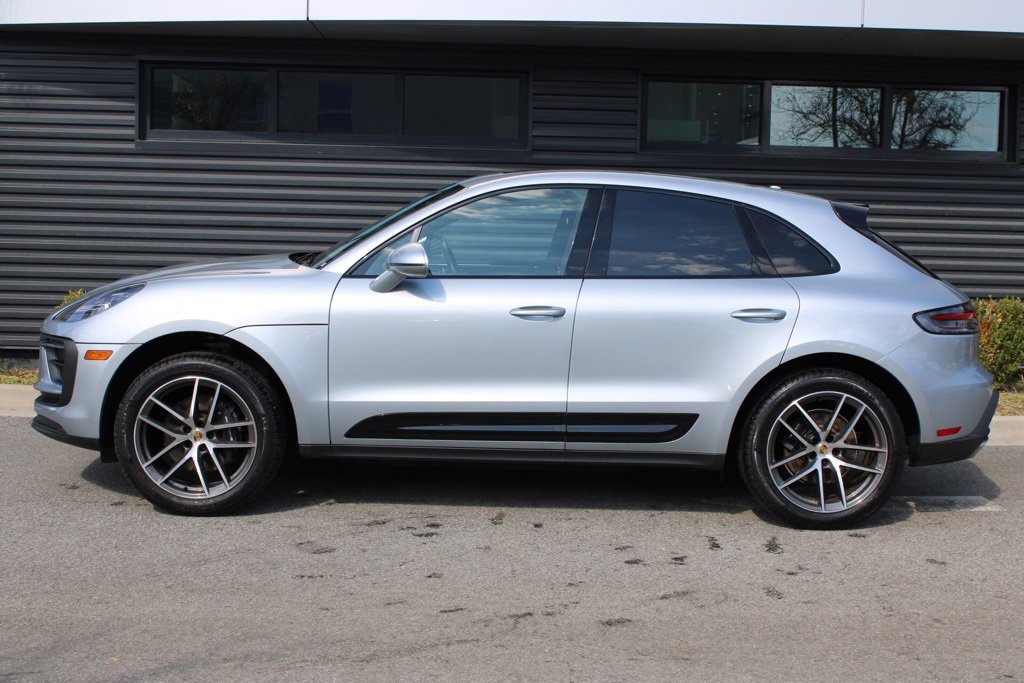 Used 2024 Porsche Macan image 2
