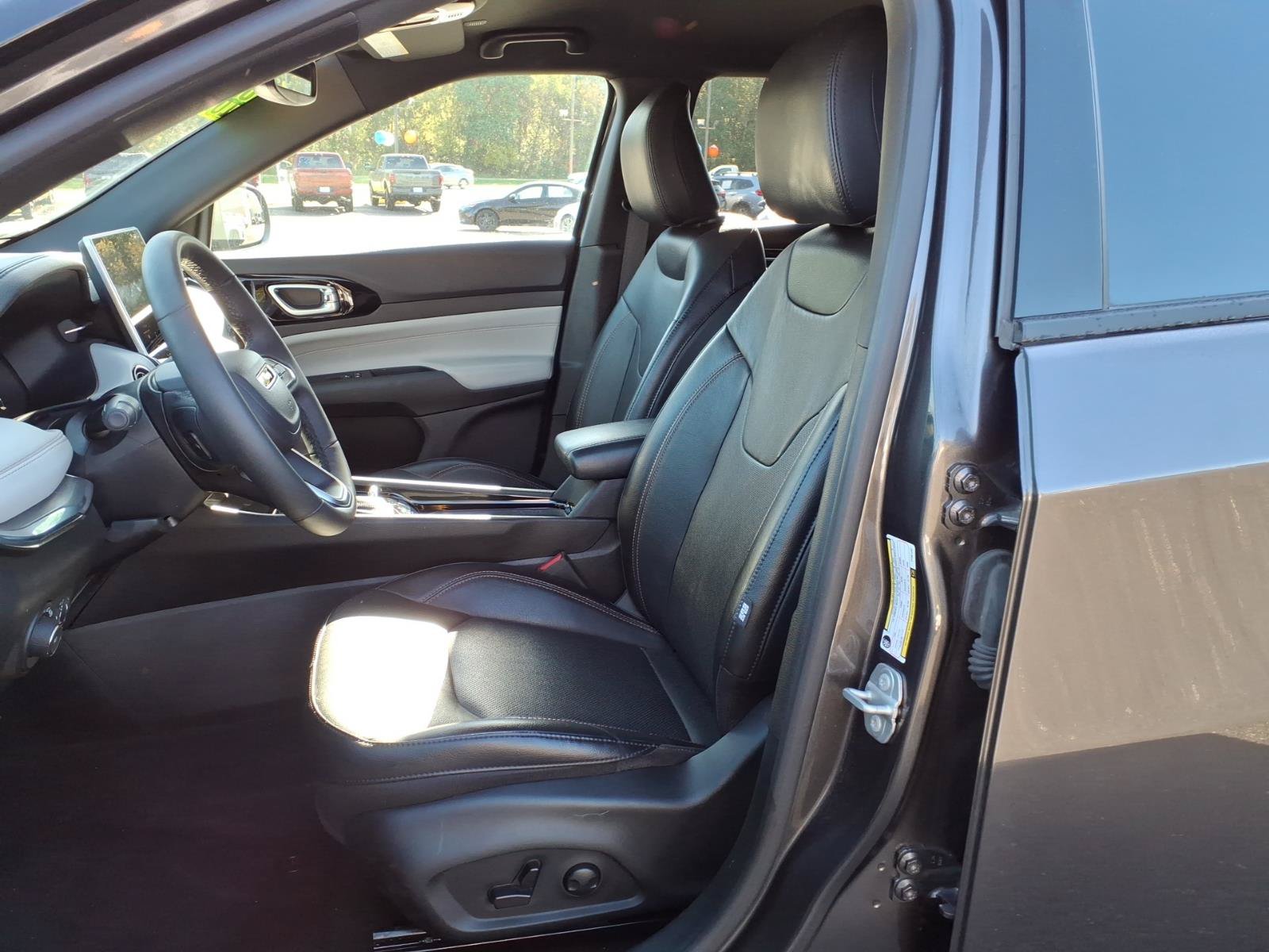 Certified 2023 Jeep Compass Limited AWD/4WD image 12