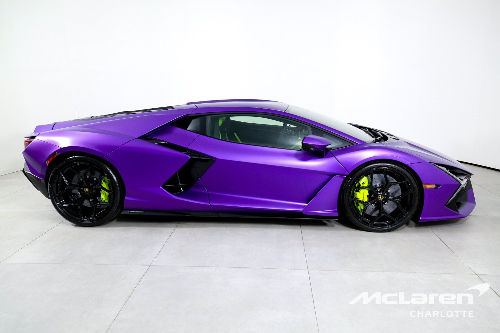 Used 2025 Lamborghini Revuelto AWD/4WD image 10