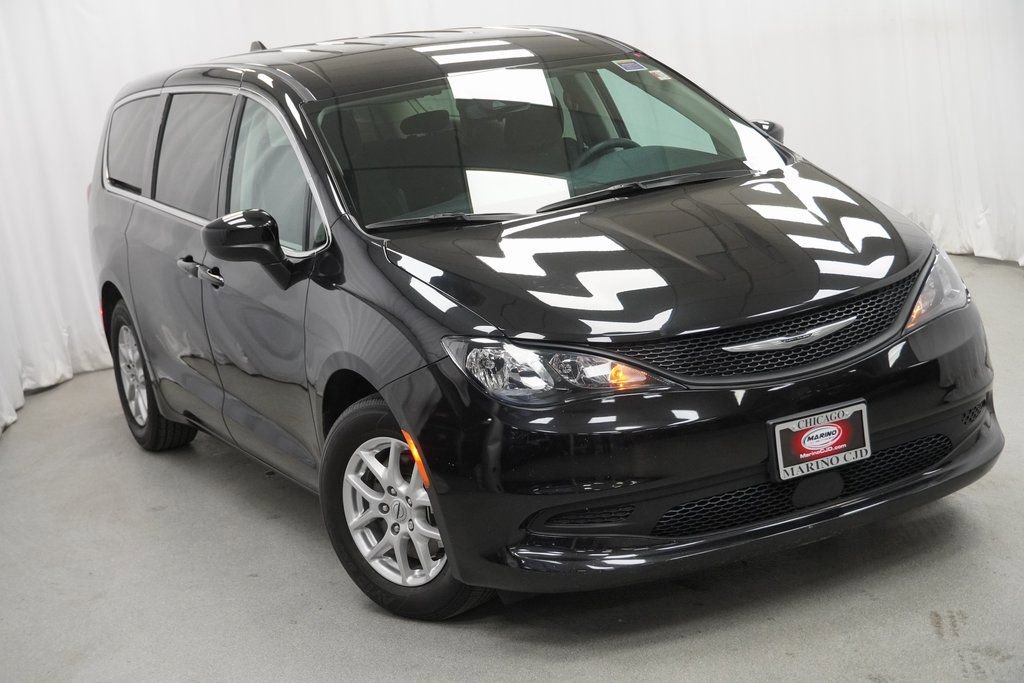 Used 2023 Chrysler Voyager LX image 8