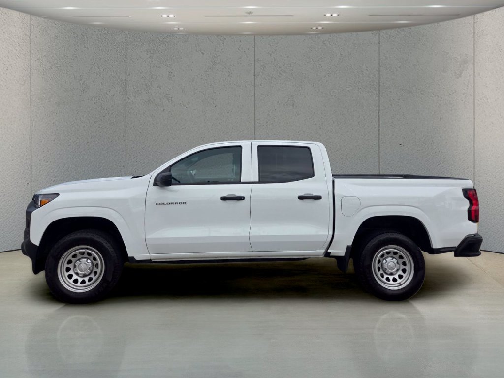 Used 2024 Chevrolet Colorado W/T RWD image 2