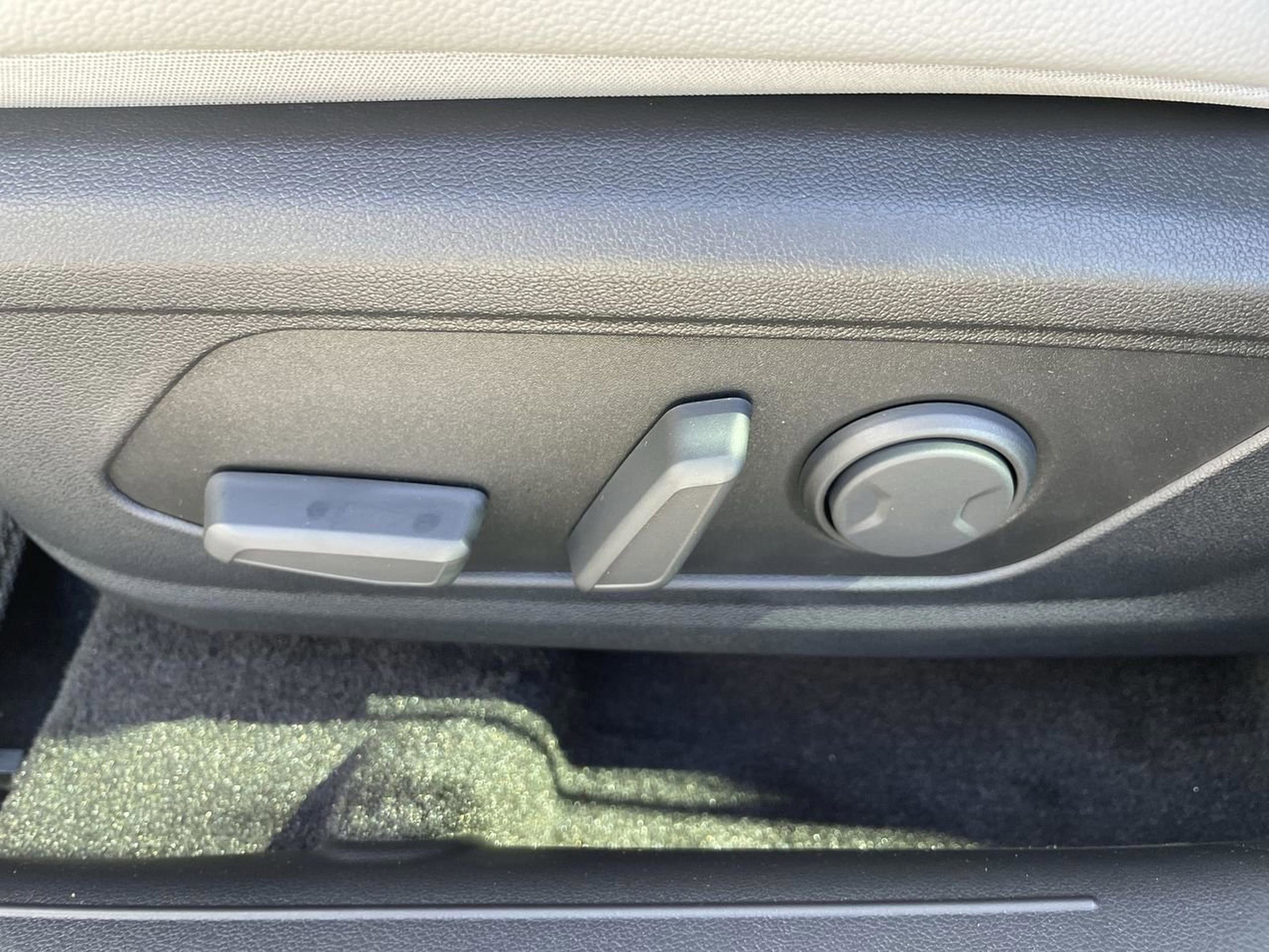 New 2026 Hyundai Elantra Limited image 11