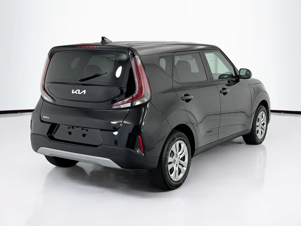 Used 2023 Kia Soul LX FWD image 5