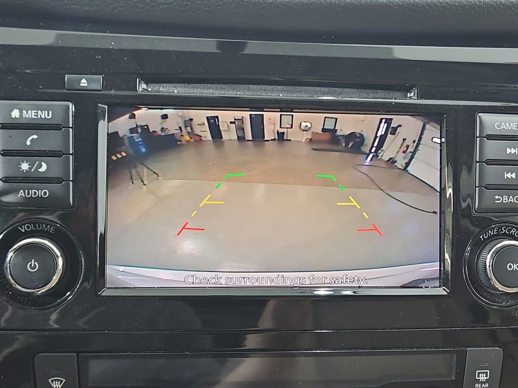 Used 2018 Nissan Rogue SV image 19