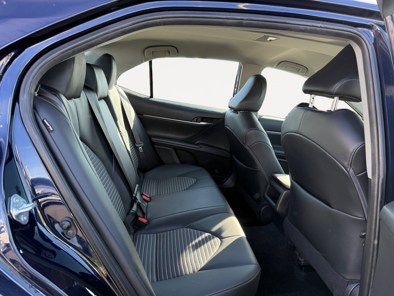 Used 2022 Toyota Camry SE image 18