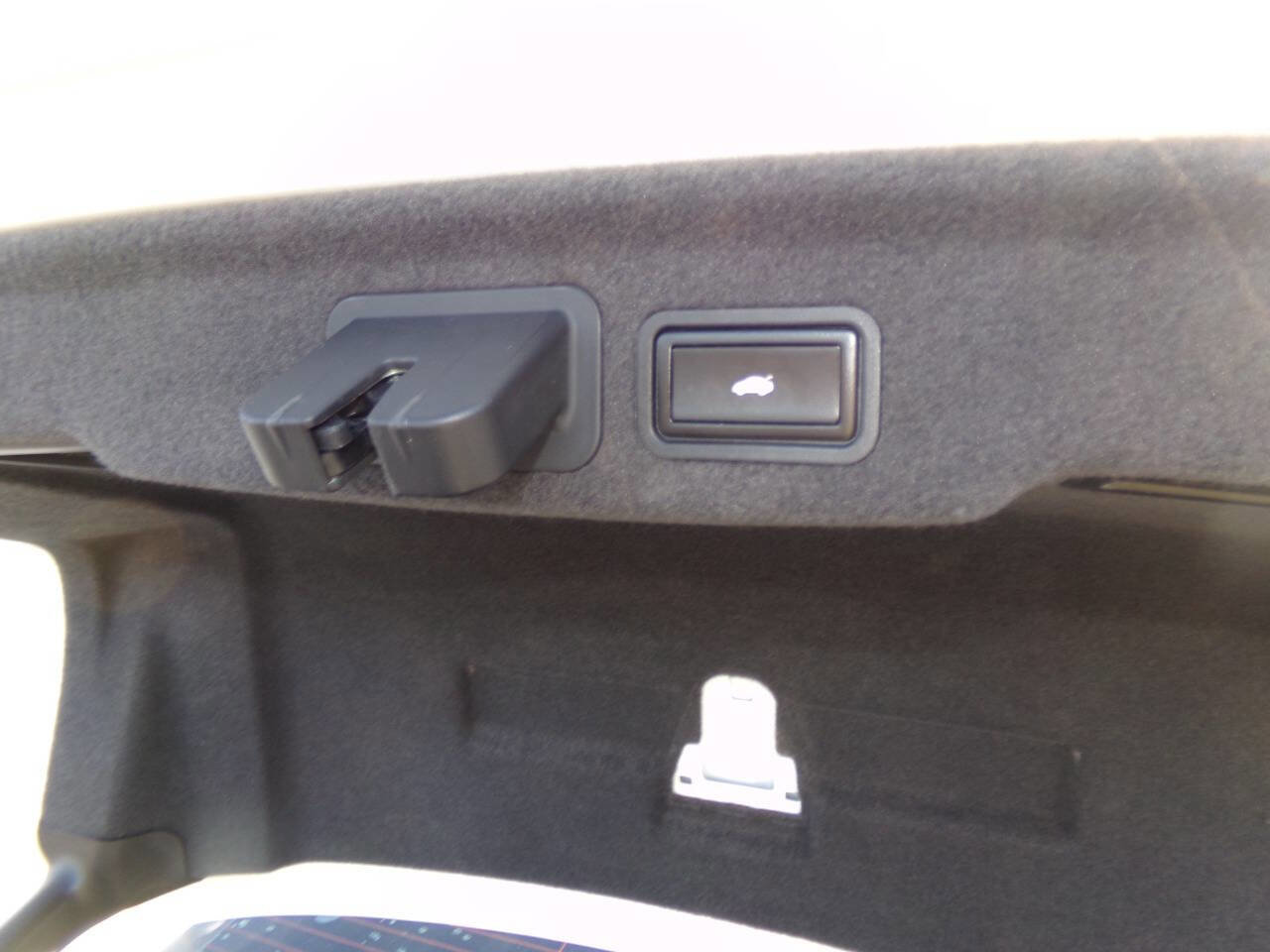 Used 2012 Audi A8 L 4.2 image 23